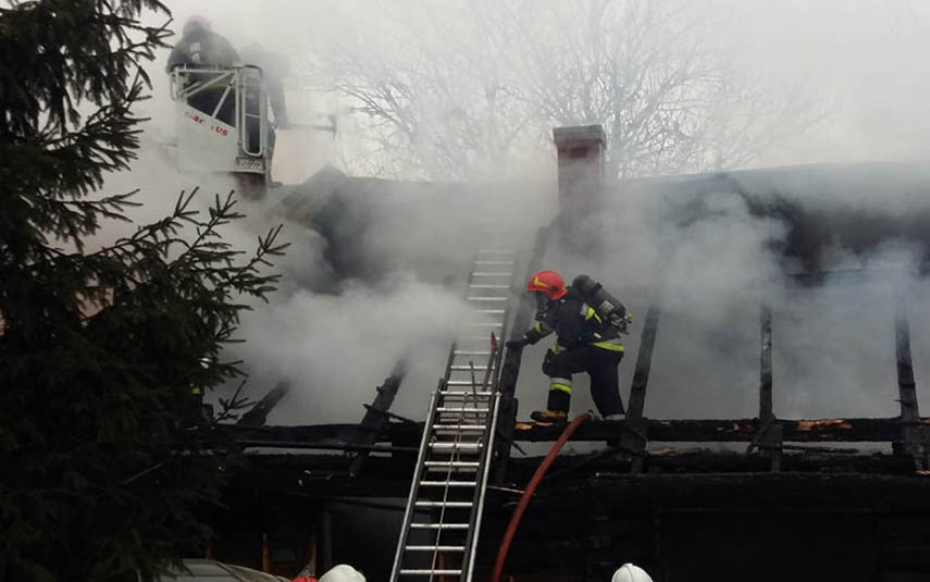 Drewniany dom rodziny z Woźnik spłonął doszczętnie/zdjęcie: LG - WadowcieOnline.pl
