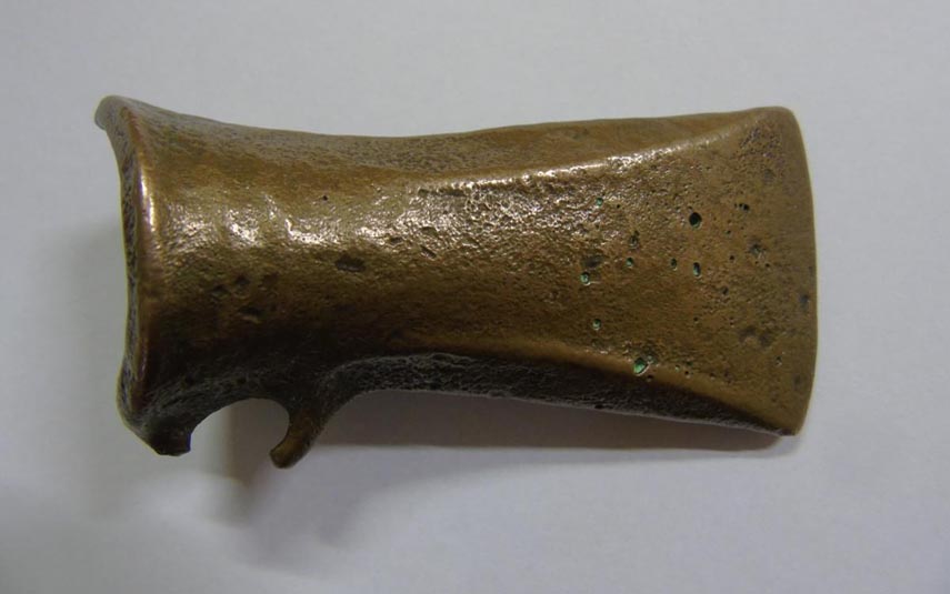 Toporek wystawiony na aukcję ma około 3 tysięcy lat