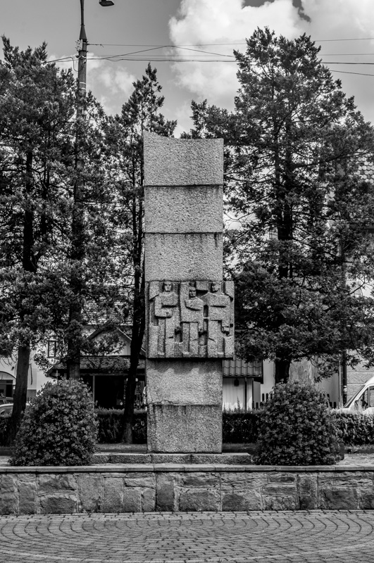 Pomnik „Bojowników Polski Ludowej…” wreszcie runie…