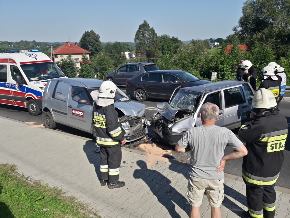 Wypadek na drodze krajowej w Brodach. Poszkodowana jedna osoba