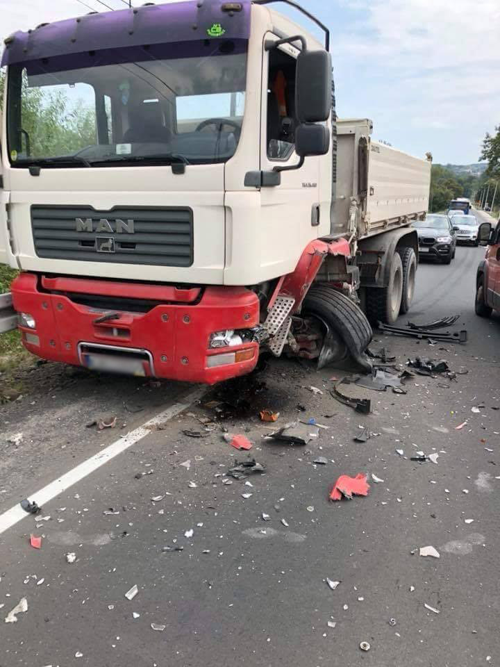 Zderzenie ciężarówki z osobówka w Barwałdzie Górnym