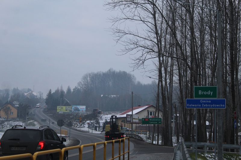Nowe oświetlenie przejść i drogi w Zebrzydowicach, Podolanach i Brodach – powinno być dzięki temu bezpieczniej