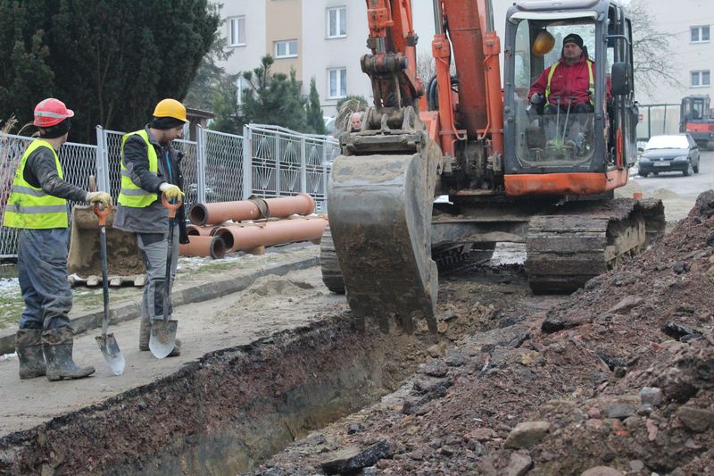 Rozpoczęto prace z budową kolejnych odcinków kanalizacji w Kalwarii