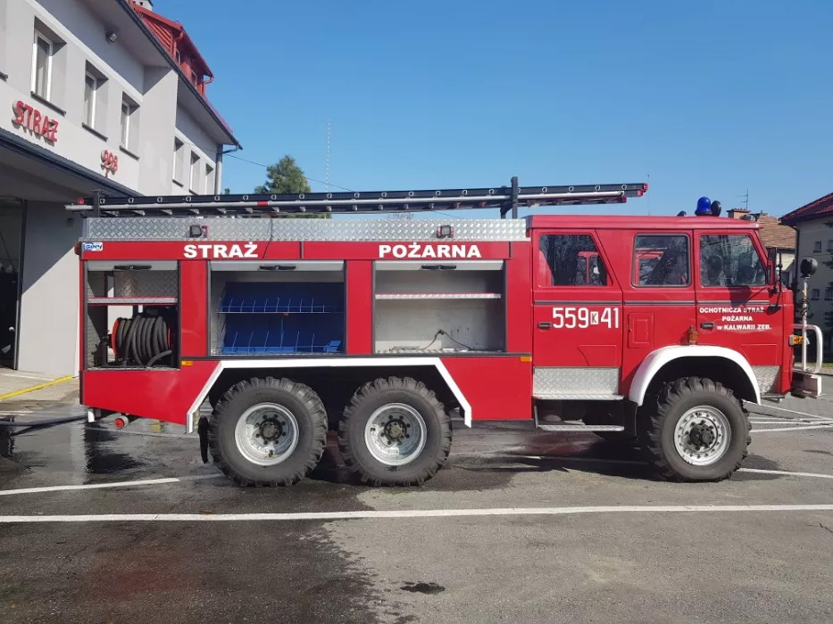 Ochotnicza Straż Pożarna w Kalwarii sprzedaje swojego Stara i Podnośnik Koszowy 18 metrów