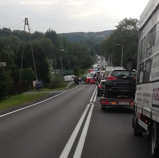 Poszkodowany motorowerzysta na granicy Barwałdu Średniego i Górnego
