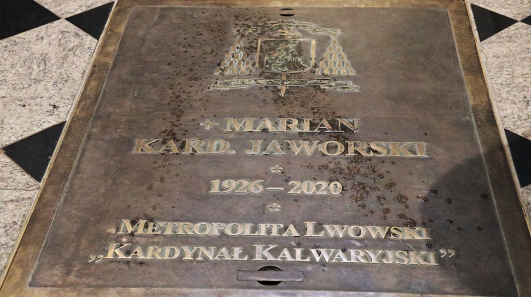 Poświęcenie płyty nagrobnej zmarłego w ubiegłym roku „kardynała Kalwaryjskiego” kard. Mariana Jaworskiego