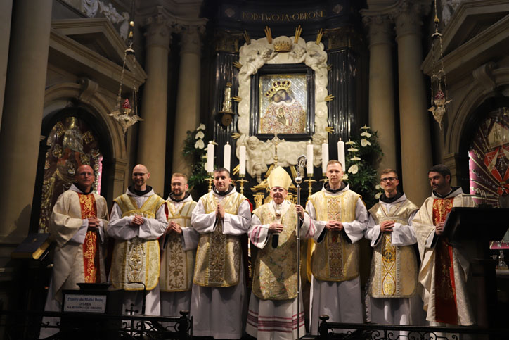 Arcybiskup Marek Jędraszewski udzielił święceń kapłańskich pięciu Bernardynom w Kalwaryjskim Sanktuarium