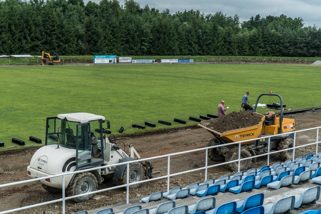Trwa remont bieżni stadionu MKS Kalwarianka Kalwaria Zebrzydowska