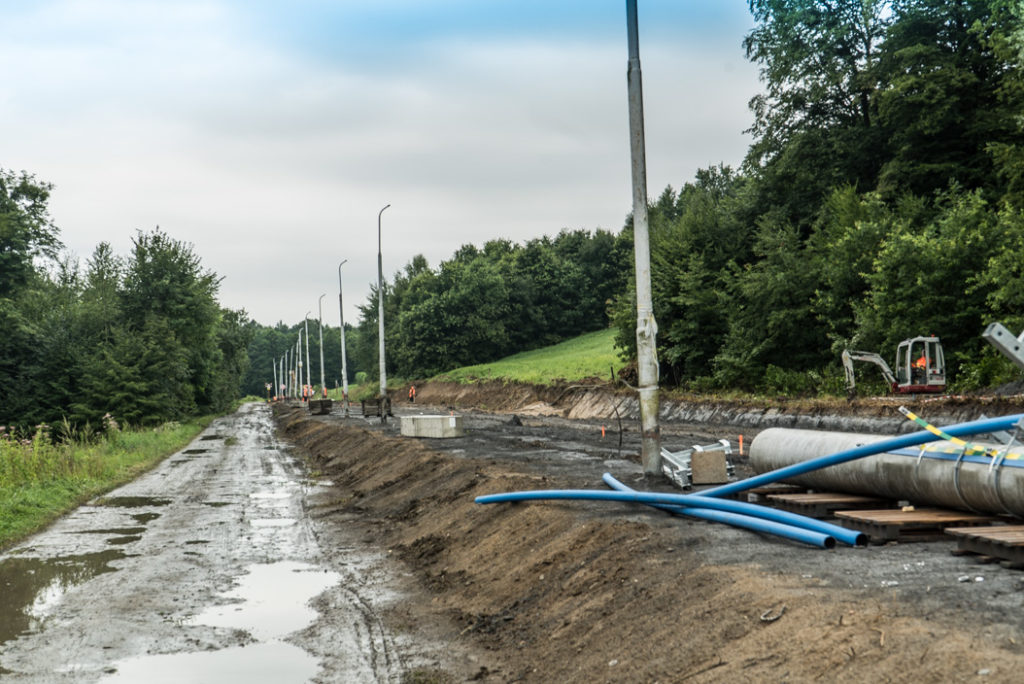 Trwają prace nad nowym przystankiem kolejowym i mijanką w Barwałdzie Średnim