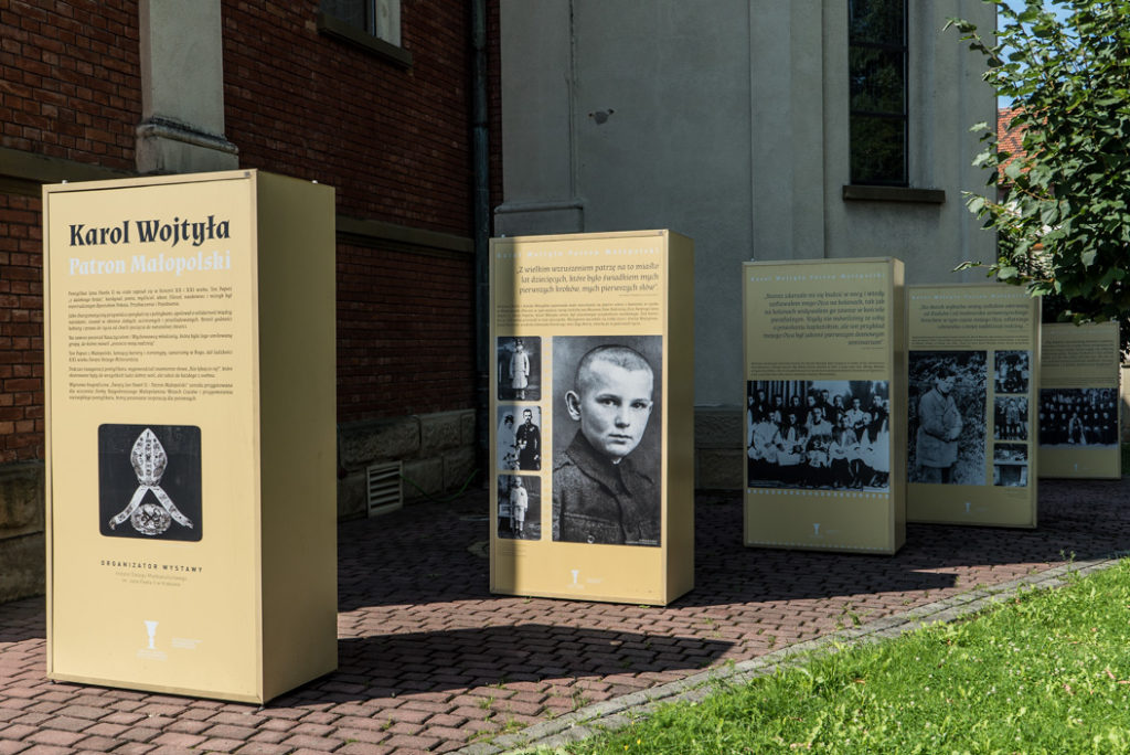 Wystawa „Jan Paweł II – Patron Małopolski” zawitała do Kalwarii Zebrzydowskiej