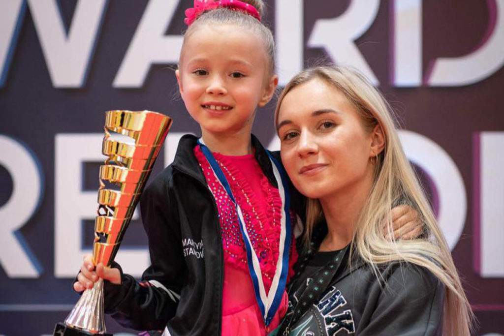 6 letnia Martynka Stawowy mieszkanka Barwałdu Górnego zdobyła tytuł Wicemistrza Świata w tańcu