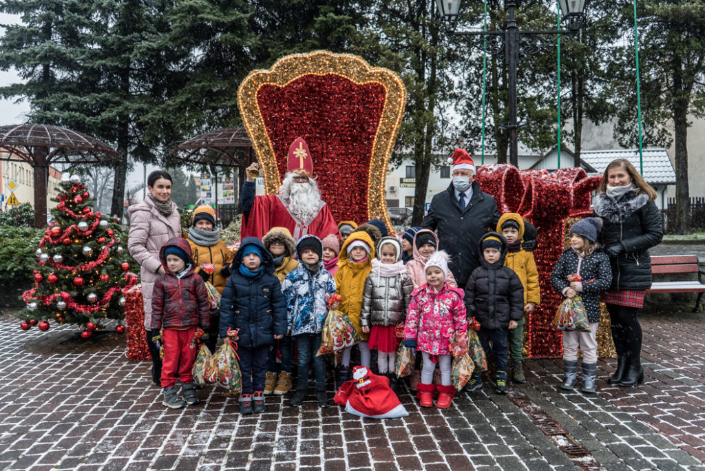 Na Kalwaryjskim rynku powił się fotel św. Mikołaja i jego sanie