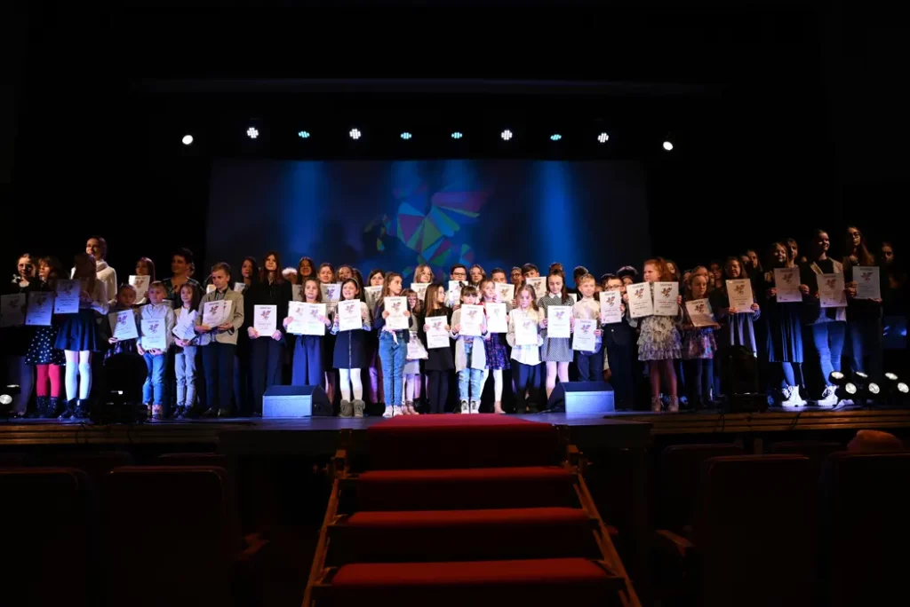 Wspaniałe wyniki młodych mieszkańców gminy Kalwaria! Znamy laureatów Festiwalu Artystycznego „Talenty 2022”!