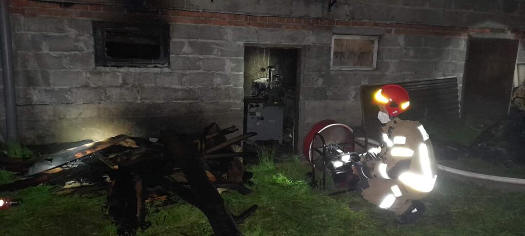 Czy nocny pożar w Brodach w zakładzie stolarskim to podpalenie?
