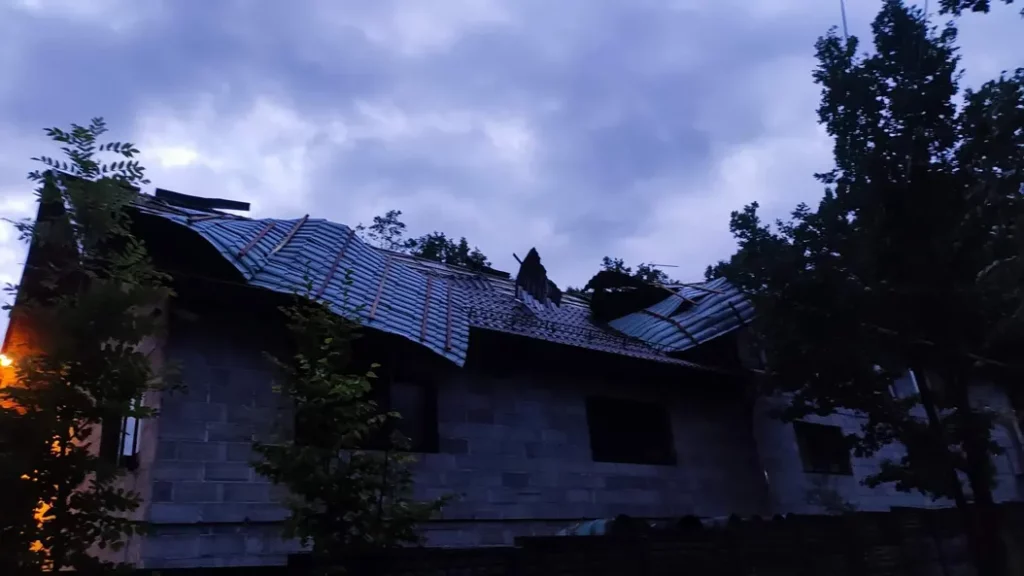 Wczoraj wieczorem silny wiatr zrywał dachy w Brodach
