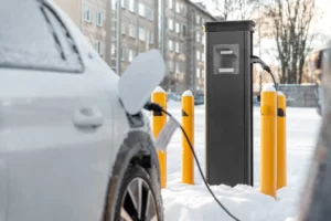 Auto elektryczne zimą – czy to ma sens?