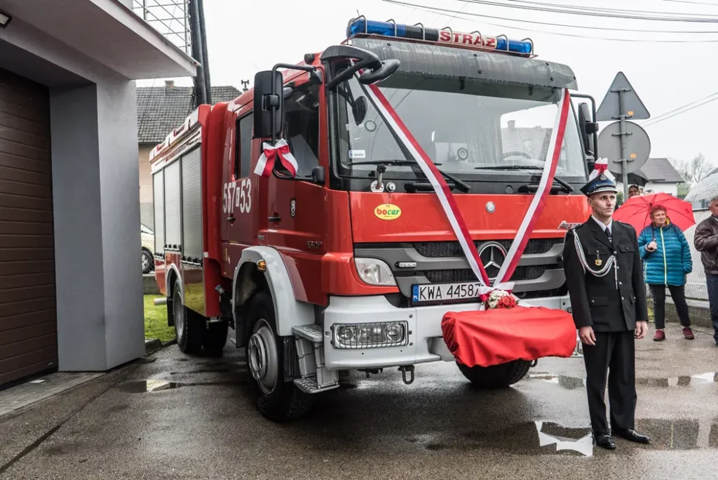 3 Maja uroczyście poświęcono i przekazano nowy samochód ratowniczo-gaśniczy OSP Barwałd