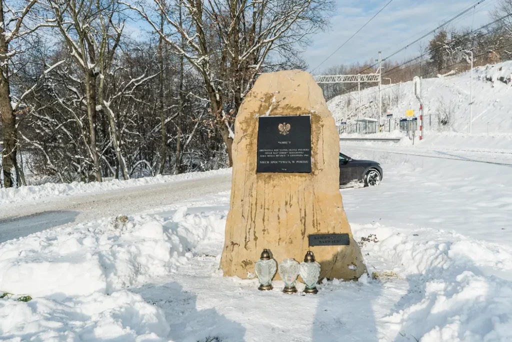 Wyremontowano obelisk upamiętniający katastrofę kolejową w Barwałdzie