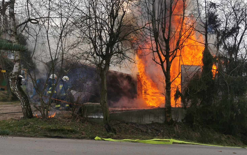 Pożar w garażu samochodowym w Barwałdzie Górnym