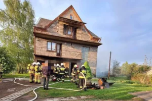 Pożar domu w Stanisławiu Dolnym, ewakuowano mieszkańców