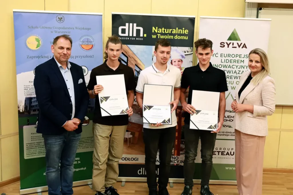 Uczniowie z KEN najlepsi w Finale Ogólnopolskiego Młodzieżowego Konkursu wiedzy o drewnie