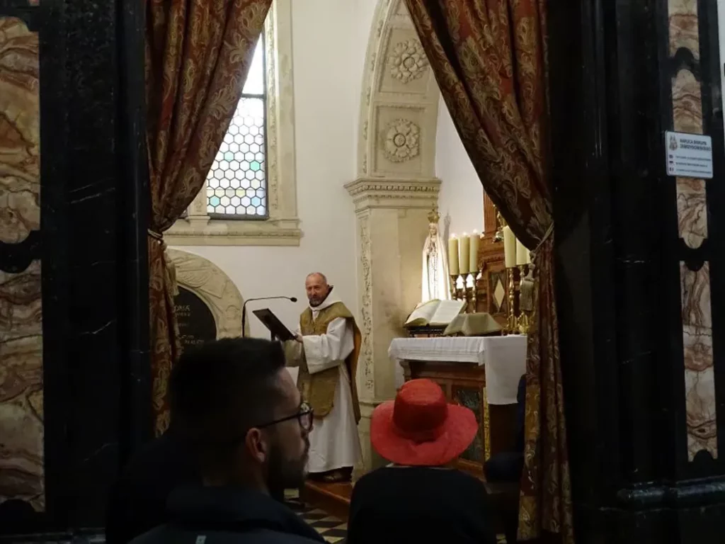 Modlitwa za fundatorów Kalwarii Zebrzydowskiej w katedrze na Wawelu