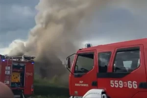 Zapalił się dach i poddasze domu w Stanisławiu Dolnym