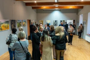 Spektakularny sukces wernisażu cyklu „Krajobraz Dziadów kalwaryjskich” Heleny Muchy
